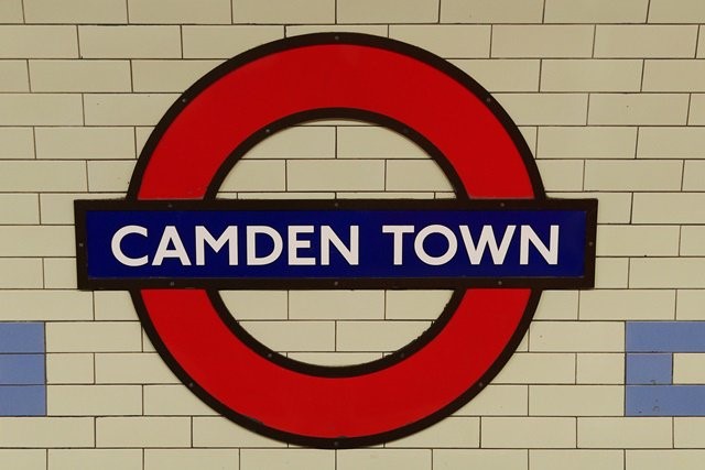 Parada de metro en Camden, Londres